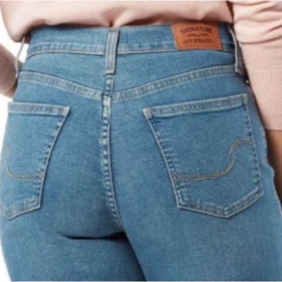 Levi’s Waist 24” rise 12 “ inseam 26” Signature, high-rise straight leg - Picture 2 of 13